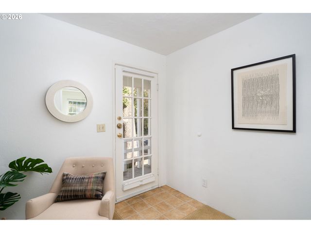 4704 Se MADISON St, Portland, OR 97215