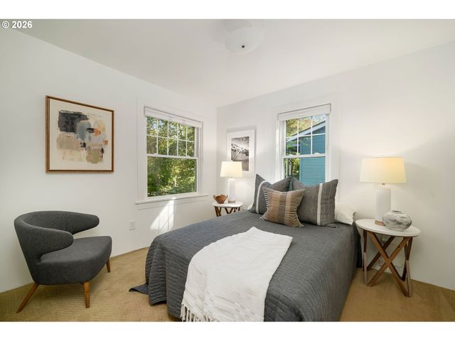 4704 Se MADISON St, Portland, OR 97215