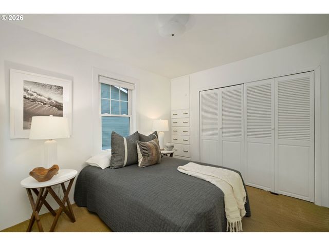 4704 Se MADISON St, Portland, OR 97215