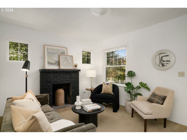 4704 Se MADISON St, Portland, OR 97215
