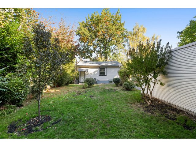 4704 Se MADISON St, Portland, OR 97215
