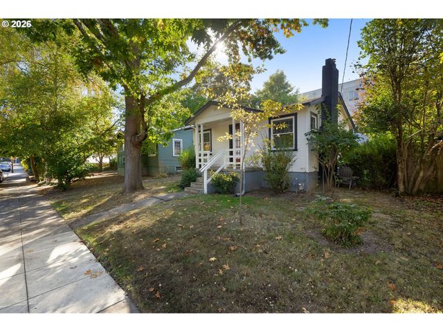 4704 Se MADISON St, Portland, OR 97215