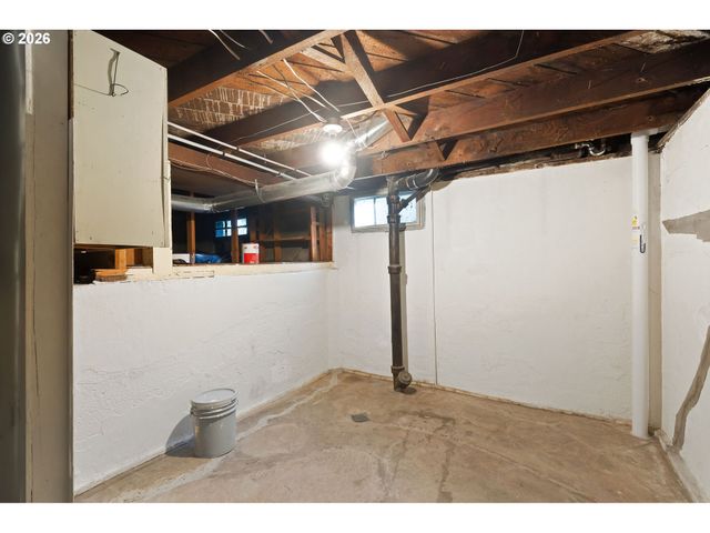4704 Se MADISON St, Portland, OR 97215