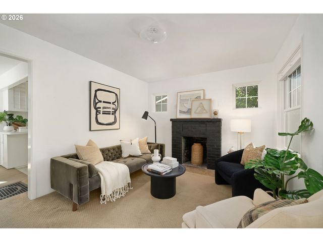 4704 Se MADISON St, Portland, OR 97215