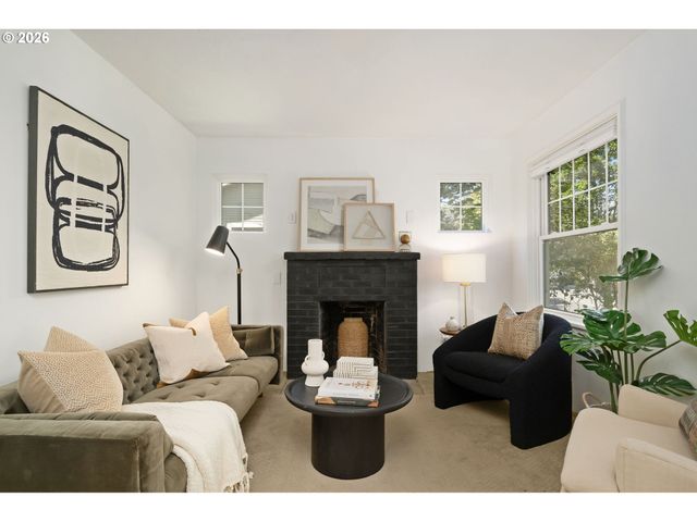 4704 Se MADISON St, Portland, OR 97215