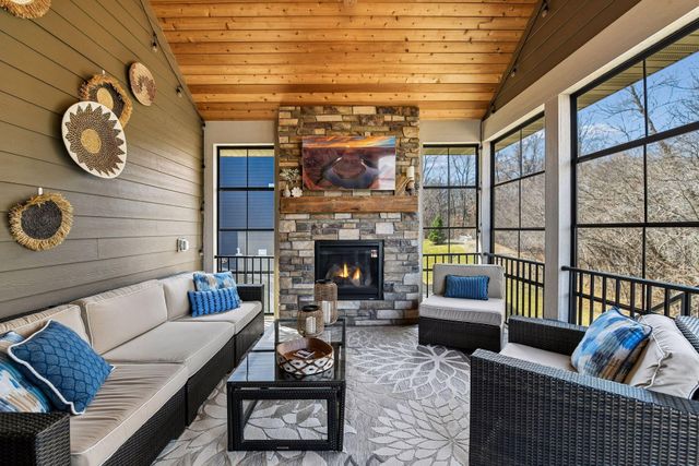 9264 Hawkcrest Court, Chanhassen, MN 55317