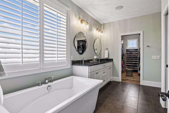 9264 Hawkcrest Court, Chanhassen, MN 55317