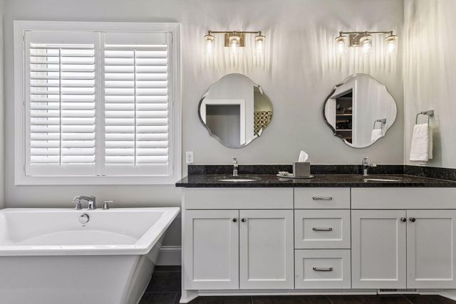 9264 Hawkcrest Court, Chanhassen, MN 55317