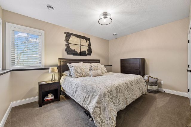 9264 Hawkcrest Court, Chanhassen, MN 55317