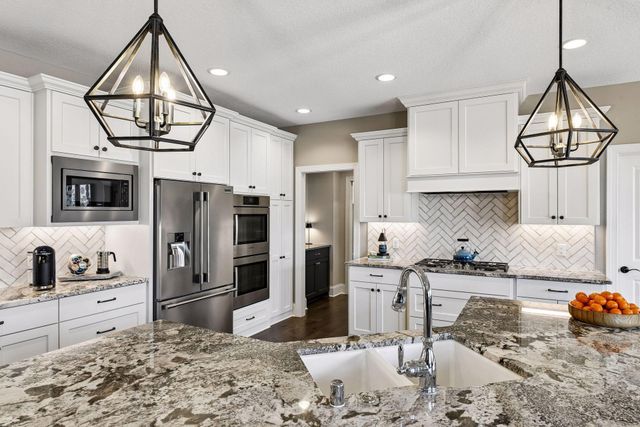 9264 Hawkcrest Court, Chanhassen, MN 55317