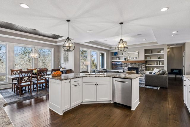 9264 Hawkcrest Court, Chanhassen, MN 55317