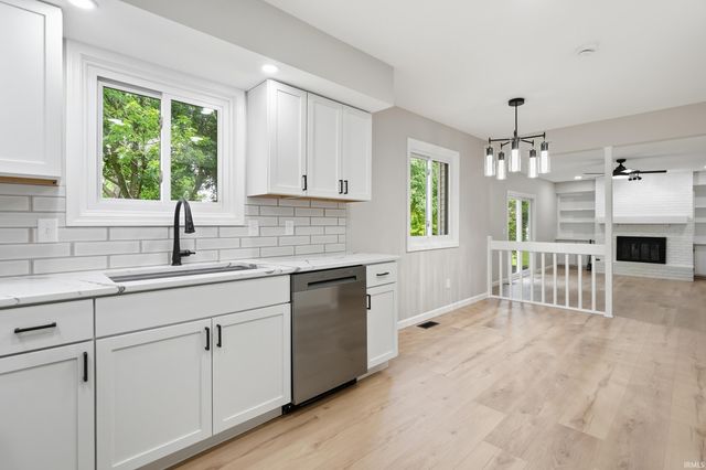 11807 Dorsay Court, Fort Wayne, IN 46845