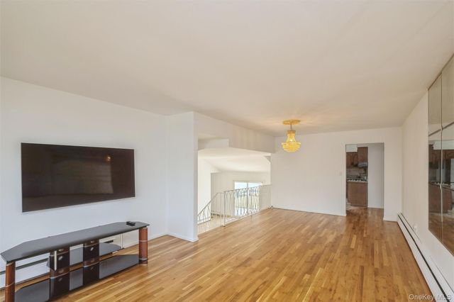 258 Aster Street, Massapequa Park, NY 11762