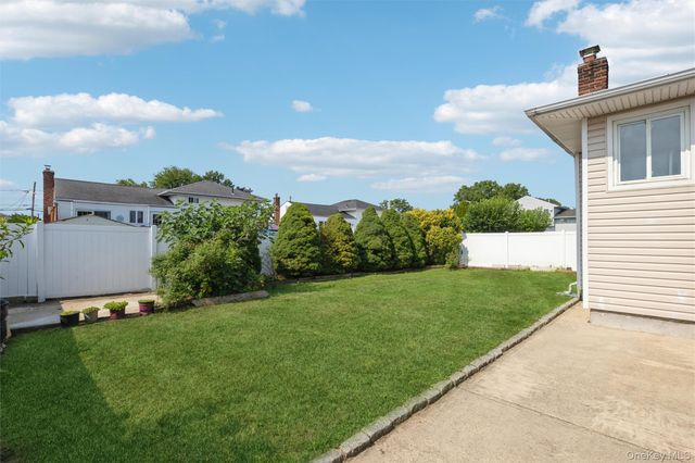 258 Aster Street, Massapequa Park, NY 11762