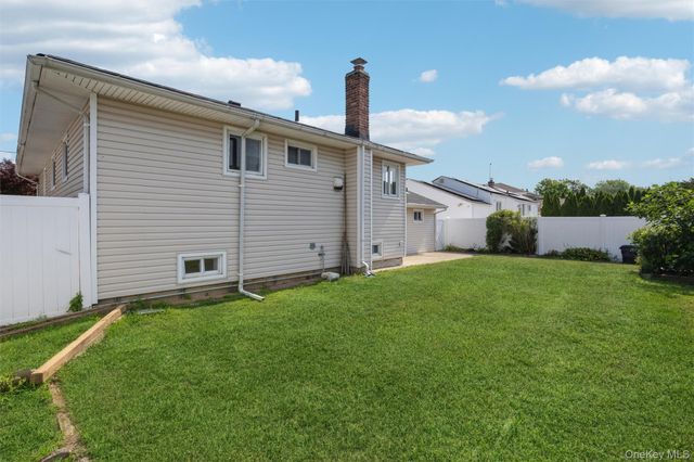 258 Aster Street, Massapequa Park, NY 11762