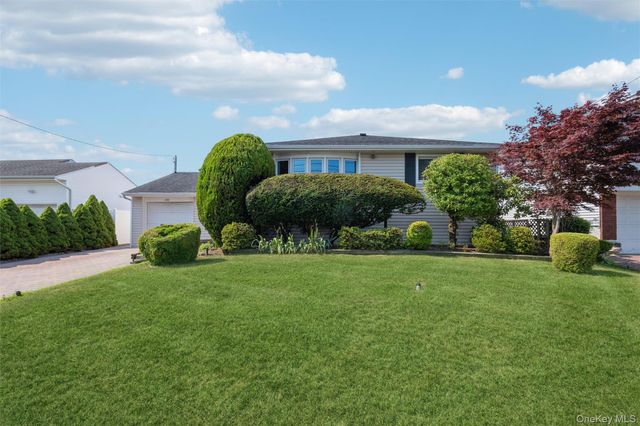 258 Aster Street, Massapequa Park, NY 11762