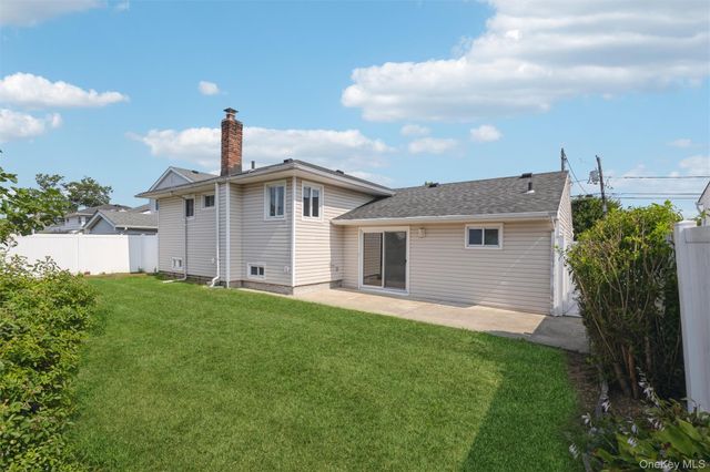 258 Aster Street, Massapequa Park, NY 11762