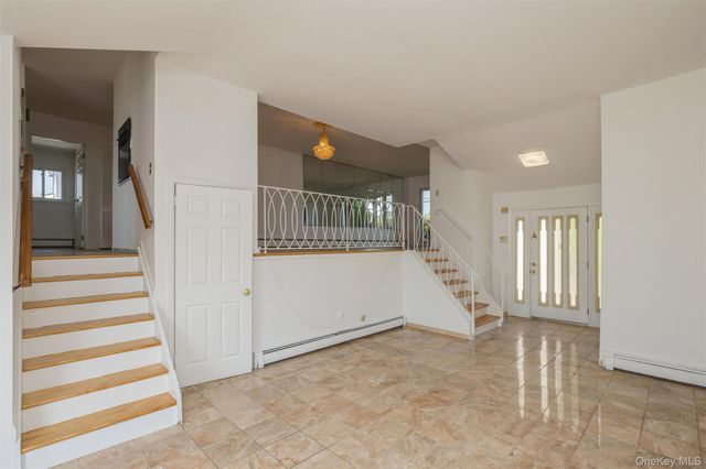 258 Aster Street, Massapequa Park, NY 11762