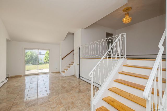 258 Aster Street, Massapequa Park, NY 11762