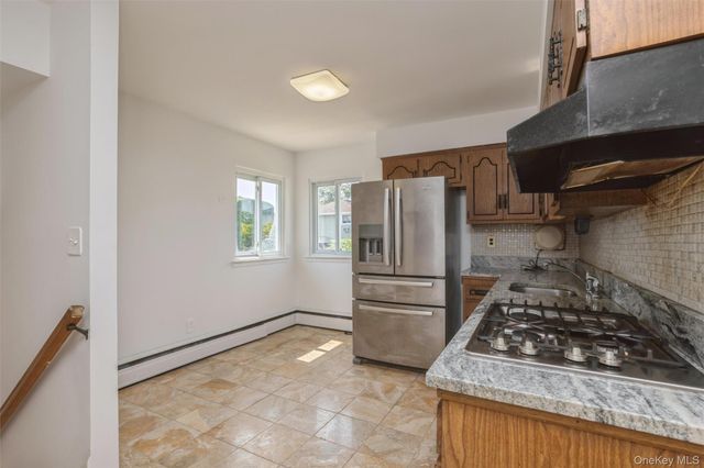 258 Aster Street, Massapequa Park, NY 11762