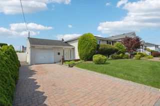258 Aster Street, Massapequa Park, NY 11762