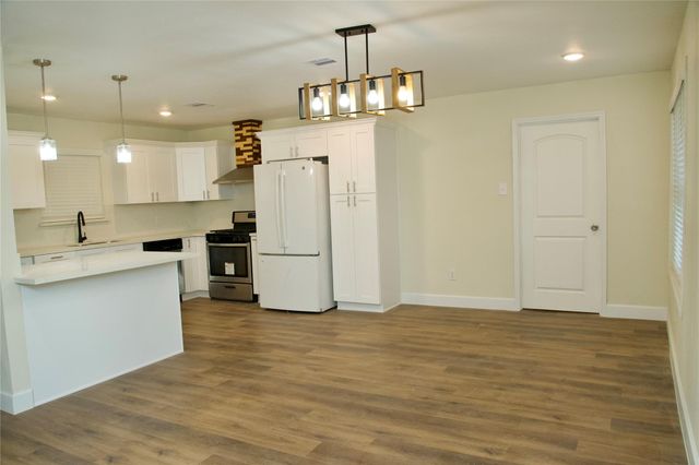 2405 Byron Avenue, Pearland, TX 77581