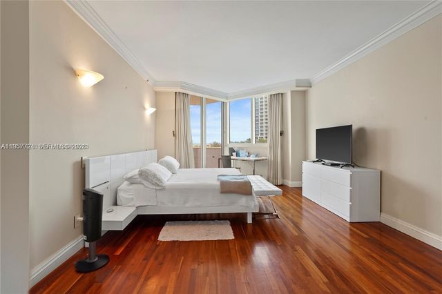 300 S Pointe Dr 605, Miami Beach, FL 33139