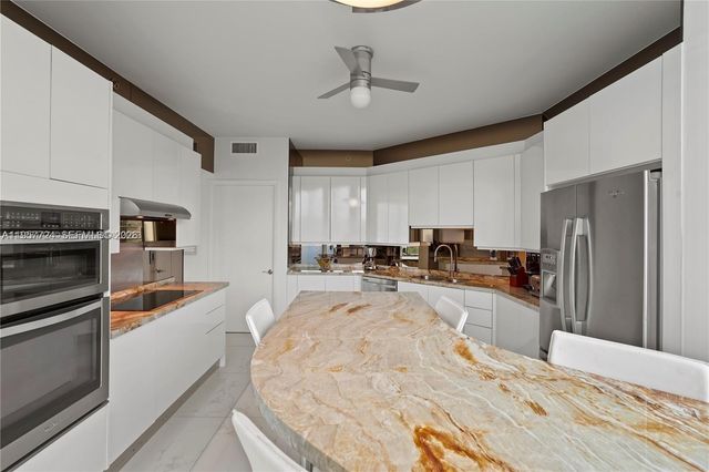 300 S Pointe Dr 605, Miami Beach, FL 33139