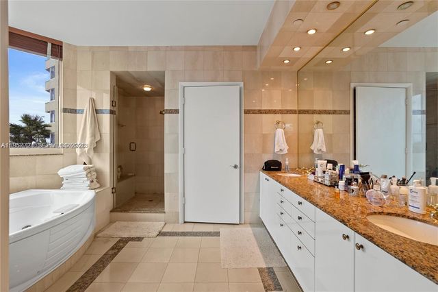 300 S Pointe Dr 605, Miami Beach, FL 33139