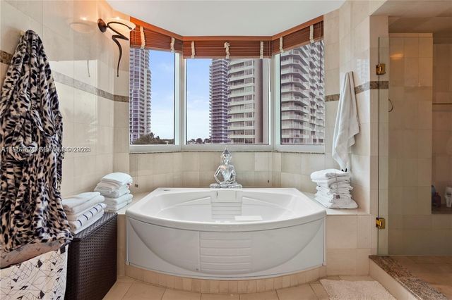 300 S Pointe Dr 605, Miami Beach, FL 33139