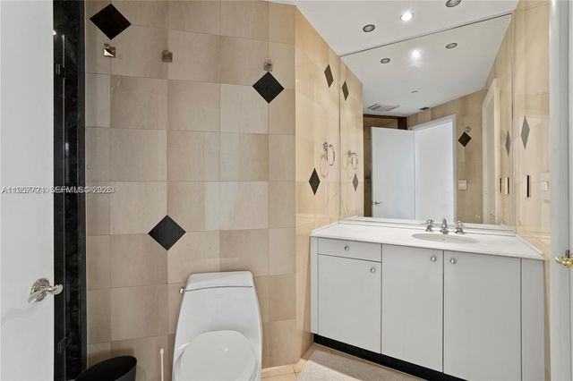 300 S Pointe Dr 605, Miami Beach, FL 33139