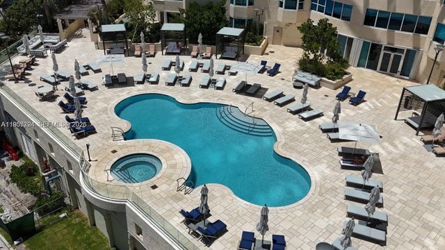 300 S Pointe Dr 605, Miami Beach, FL 33139