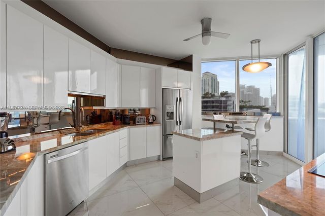 300 S Pointe Dr 605, Miami Beach, FL 33139