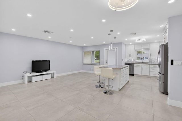 6049 Vía Diana, Delray Beach, FL 33484