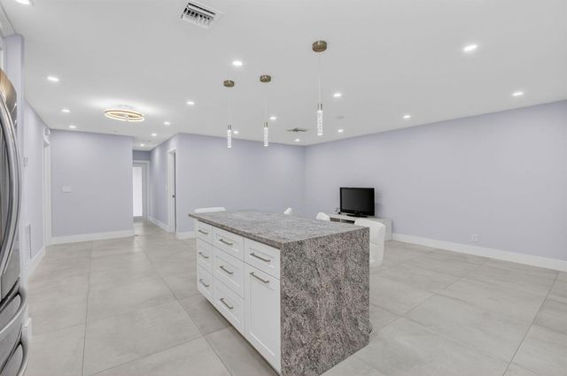 6049 Vía Diana, Delray Beach, FL 33484