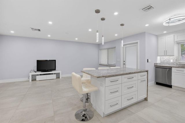 6049 Vía Diana, Delray Beach, FL 33484