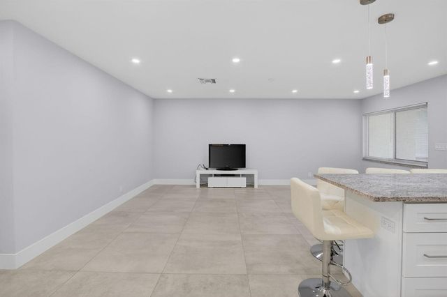 6049 Vía Diana, Delray Beach, FL 33484