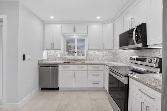 6049 Vía Diana, Delray Beach, FL 33484