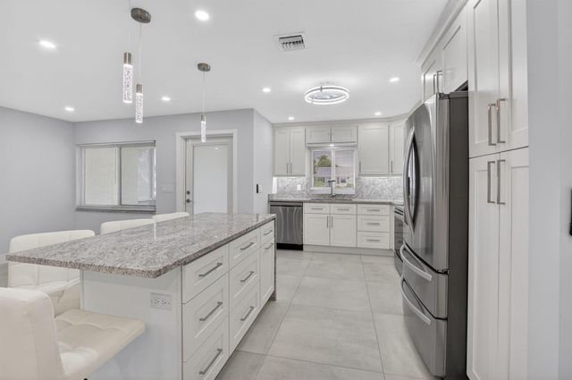 6049 Vía Diana, Delray Beach, FL 33484