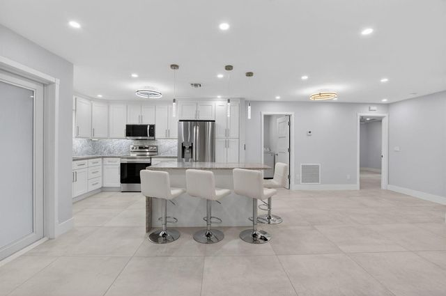 6049 Vía Diana, Delray Beach, FL 33484