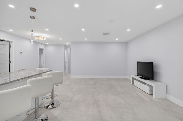 6049 Vía Diana, Delray Beach, FL 33484