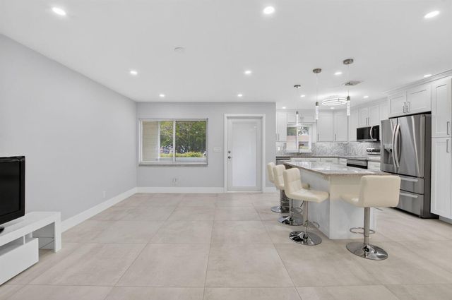 6049 Vía Diana, Delray Beach, FL 33484