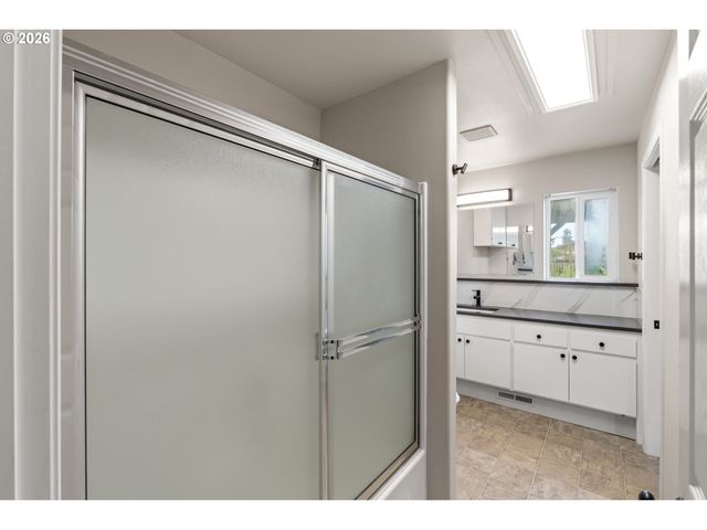2867 MAESNER St, Eugene, OR 97404