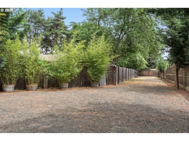 2867 MAESNER St, Eugene, OR 97404
