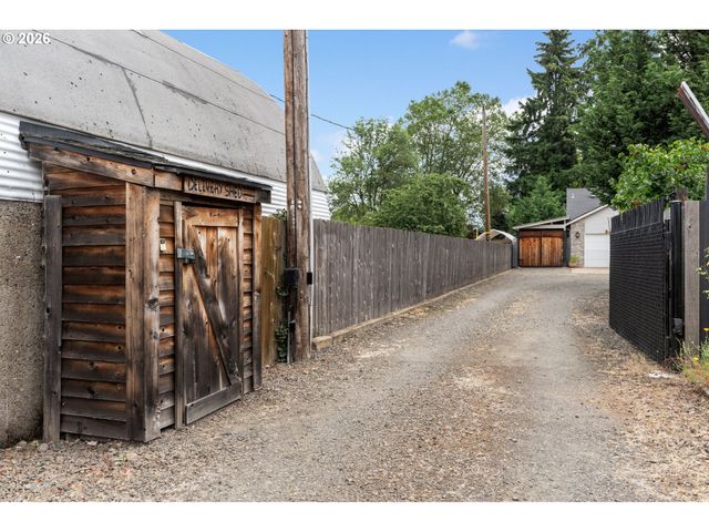 2867 MAESNER St, Eugene, OR 97404