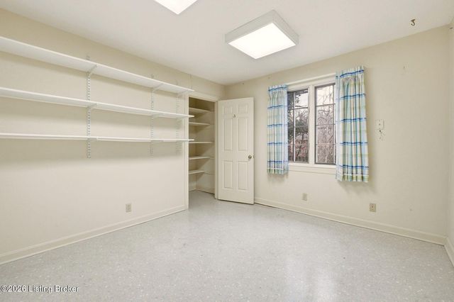 5224 Moccasin Trail, Louisville, KY 40207