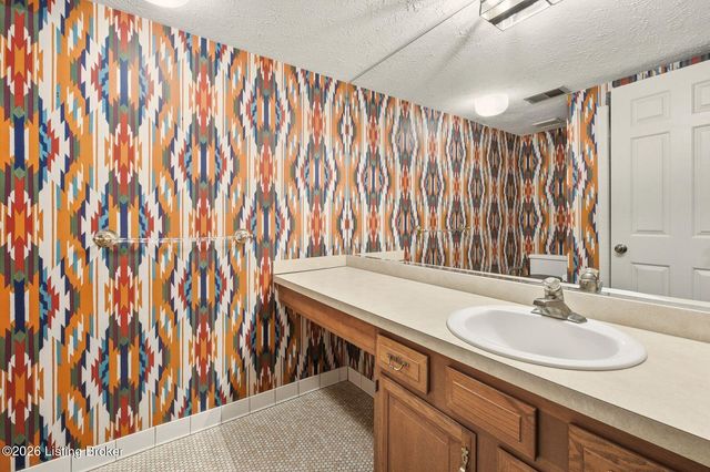 5224 Moccasin Trail, Louisville, KY 40207