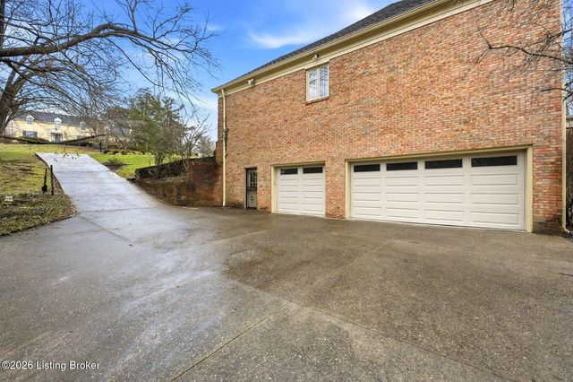 5224 Moccasin Trail, Louisville, KY 40207