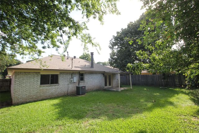 1006 Stoneleigh Court, Tomball, TX 77375