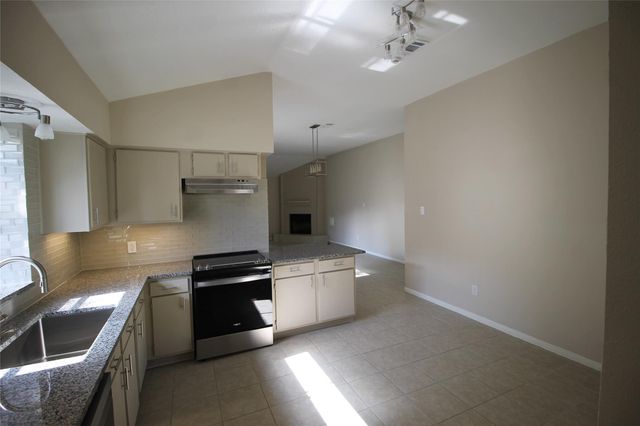 1006 Stoneleigh Court, Tomball, TX 77375